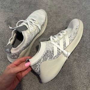 Size 10,5 - adidas Purebounce+ White Carbon